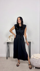 Vestido Hombreras Cinturón Negro